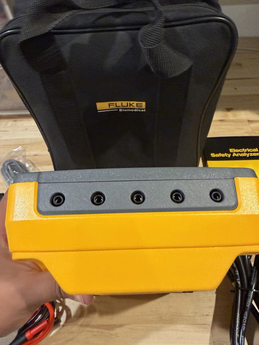 FLUKE ESA612 230V ELECTRICAL SAFETY ANALYZER W/ ACCESSORIES (TESTED) SHIPS FREE