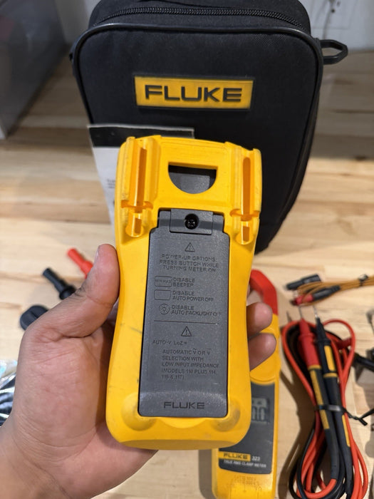 FLUKE 116/323 HVAC MULTIMETER COMBO KIT WITH ACCESSORIES TESTED