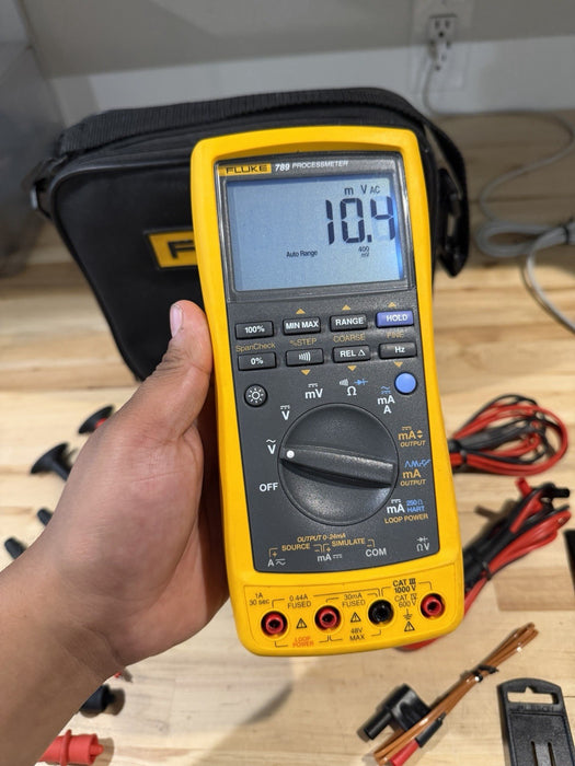 FLUKE 789 PROCESS METER W/ ACCESSORIES (TESTED) EXCELLENT CONDITION