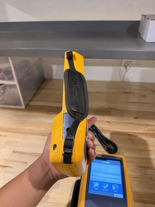 FLUKE NETWORKS VERSIV MAINFRAME & REMOTE WITH CHARGER