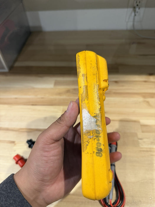 FLUKE 179 TRUE RMS MULTIMETER W/ LEADS- SHIPS FAST (TESTED)