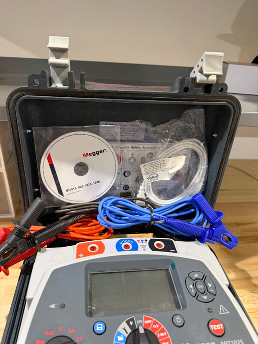 MEGGER MIT1025 10KV INSULATION TESTER WITH CHARGER & LEADS