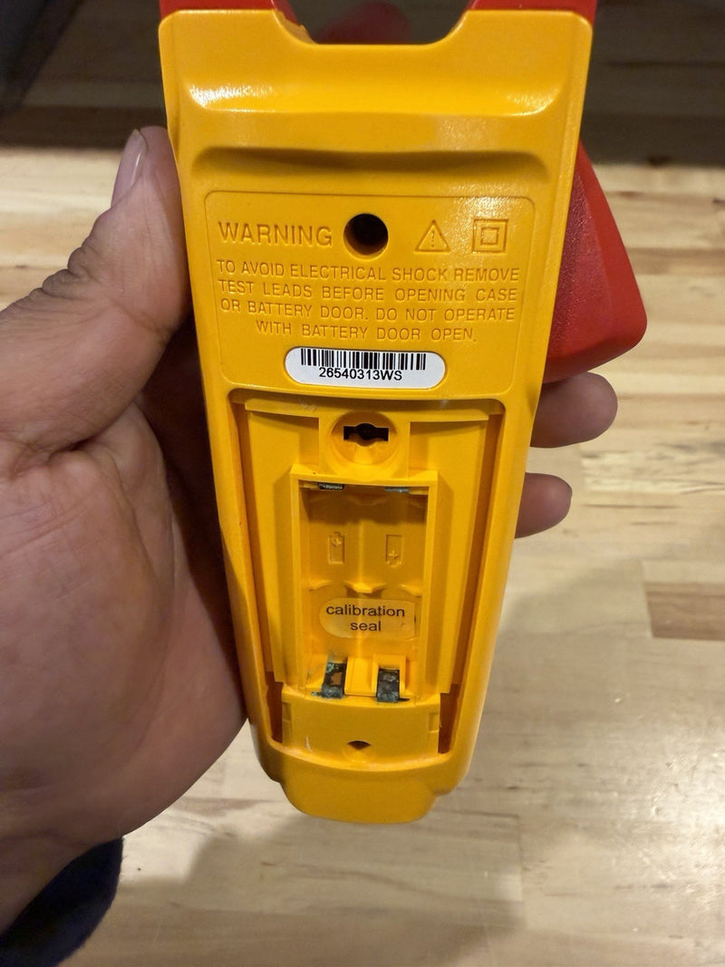 FLUKE 323 TRUE RMS CLAMP METER FOR PARTS