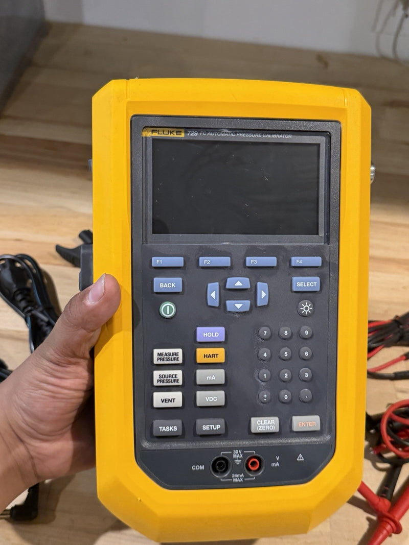 FLUKE 729 FC AUTOMATIC PRESSURE CALIBRATOR WITH ACCESSORIES