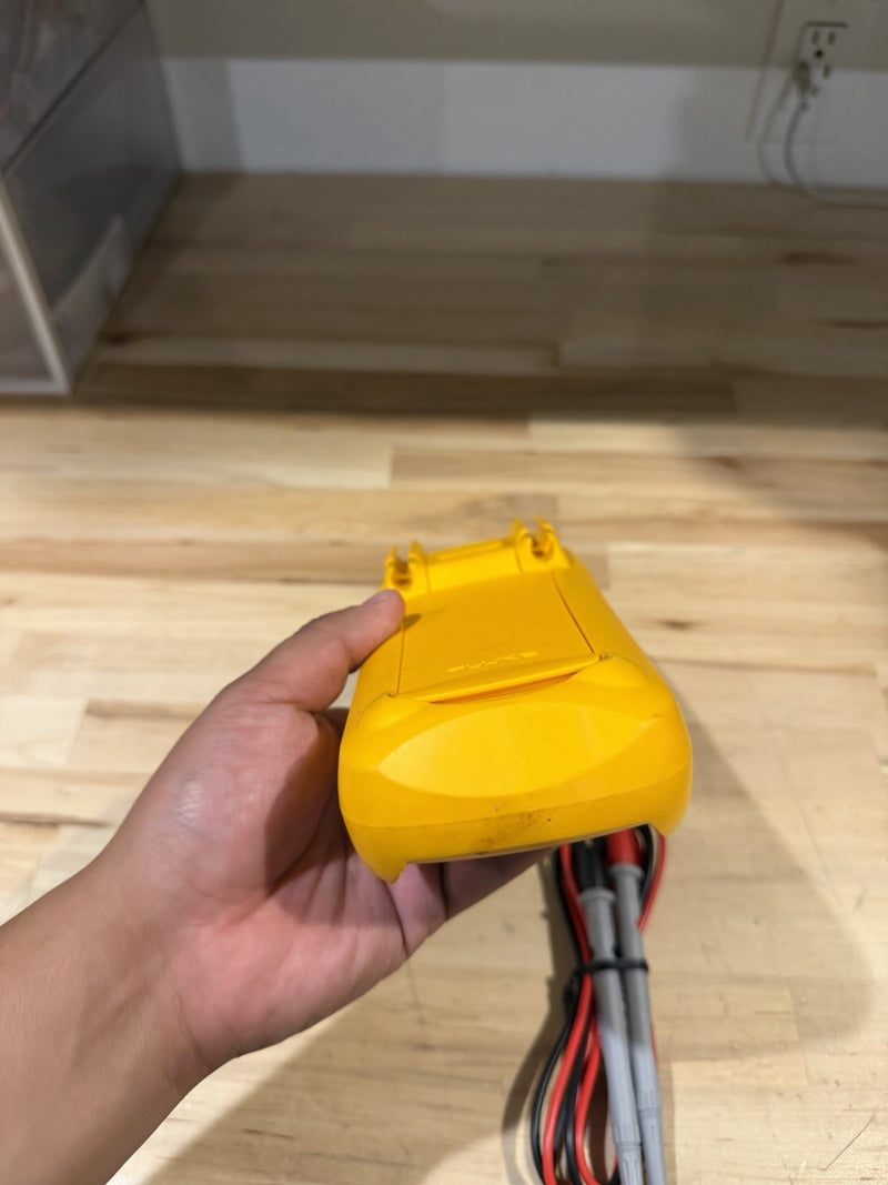 FLUKE 1503 INSULATION TESTER WITH ACCESSORIES & CLIPS
