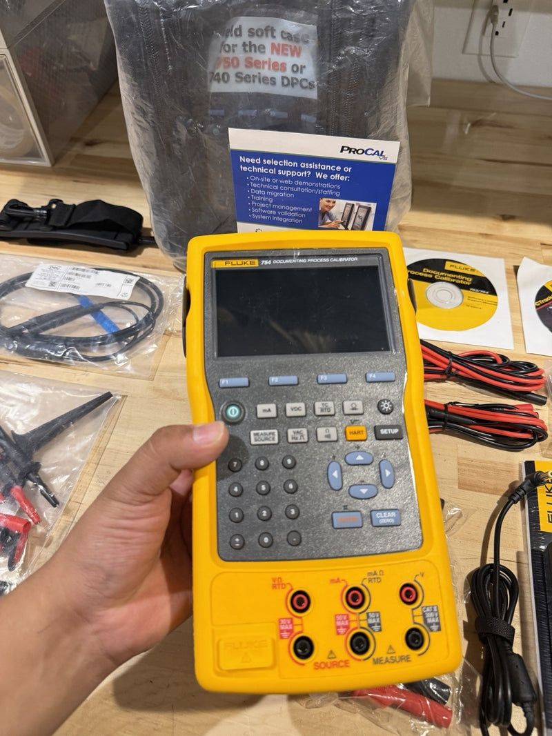 FLUKE 754 DOCUMENTING PROCESS CALIBRATOR W/ ACCESSORIES (NEW) FREE SHIPPING