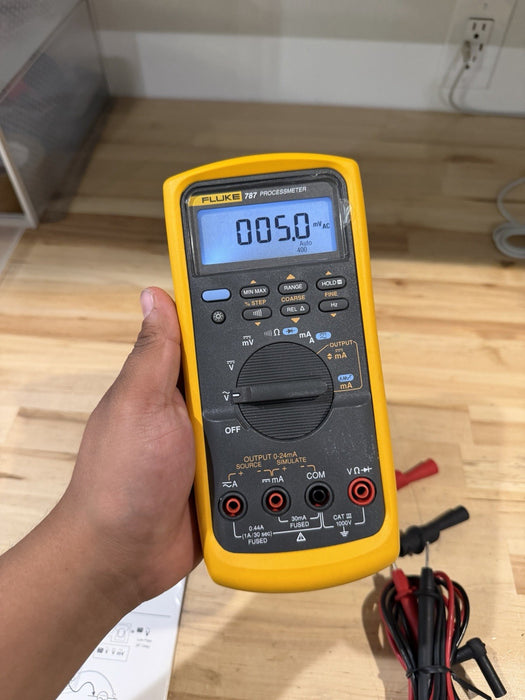 FLUKE 787 PROCESS METER W/ LEADS & BAG (EXCELLENT CONDITION)-FREE SHIPPING