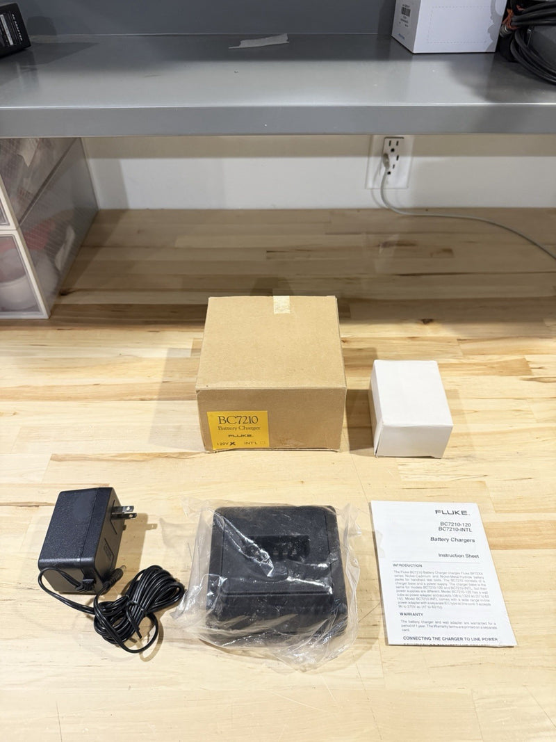FLUKE BC7210 BATTERY CHARGER