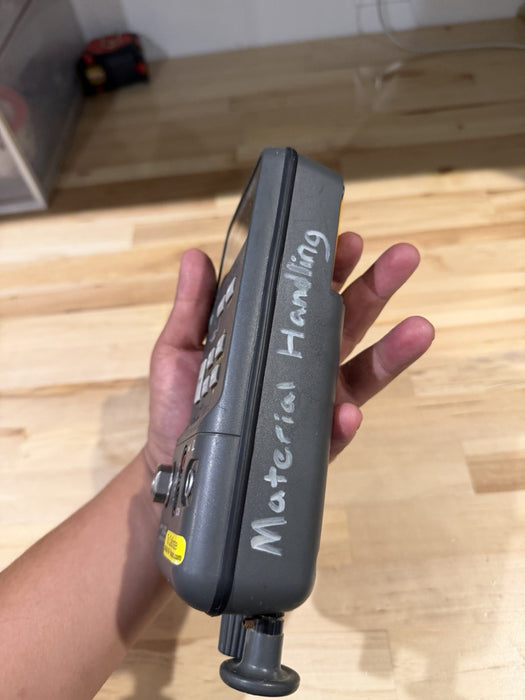 FLUKE 718 30G PRESSURE CALIBRATOR TESTED