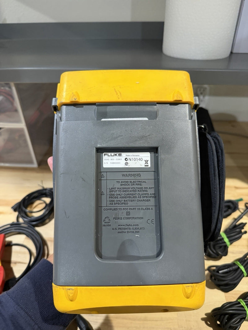 FLUKE 434 POWER QUALITY ANALYZER WITH ACCESSORIES & CHARGER TESTED