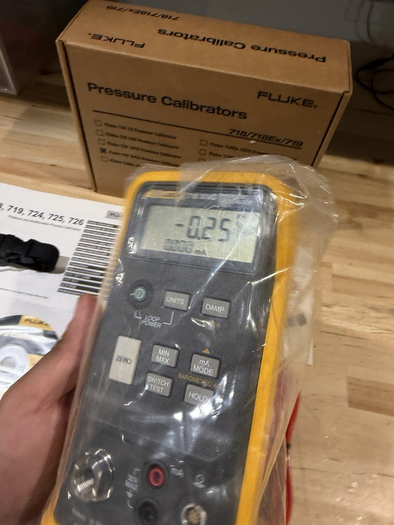 FLUKE 718 300G PRESSURE CALIBRATOR (NEW FACTORY SEALED) FREE SHIPPING