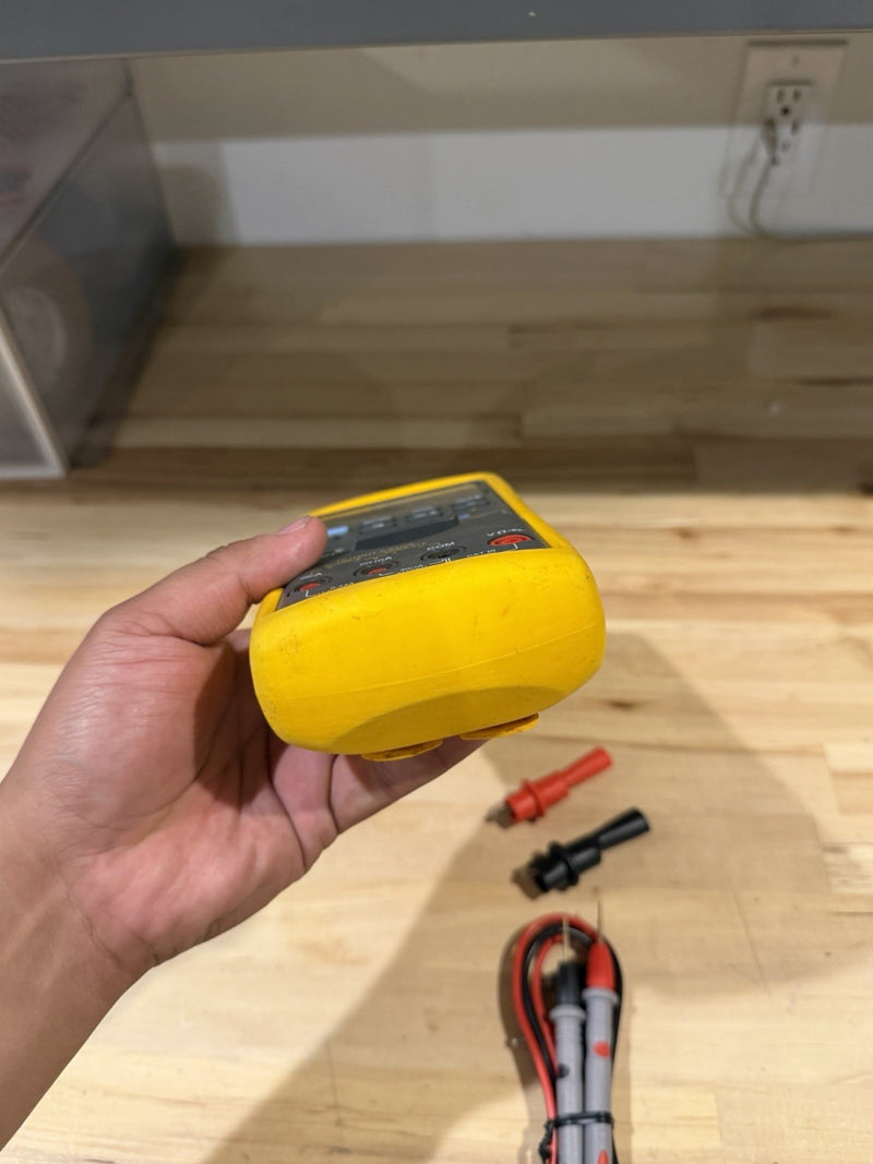 FLUKE 787 PROCESS METER WITH LEADS & CLIPS USED