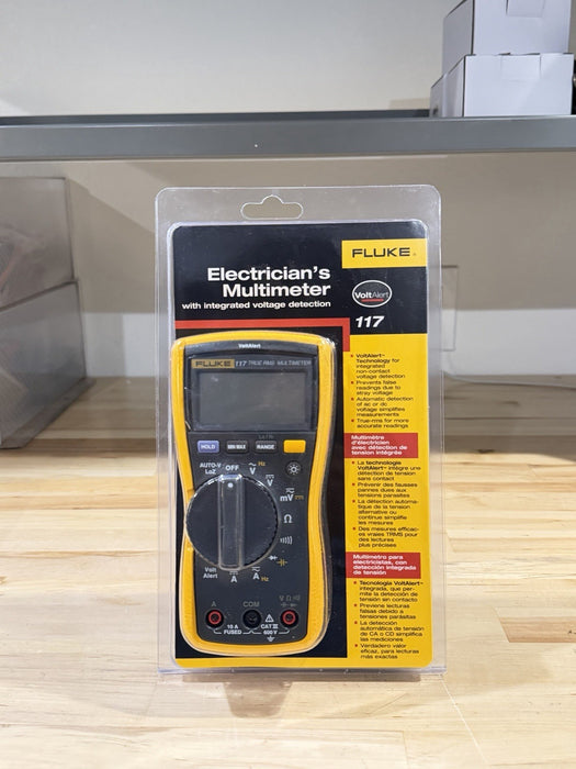 FLUKE 117 TRUE RMS MULTIMETER / NEW FACTORY SEALED - SHIPS FAST