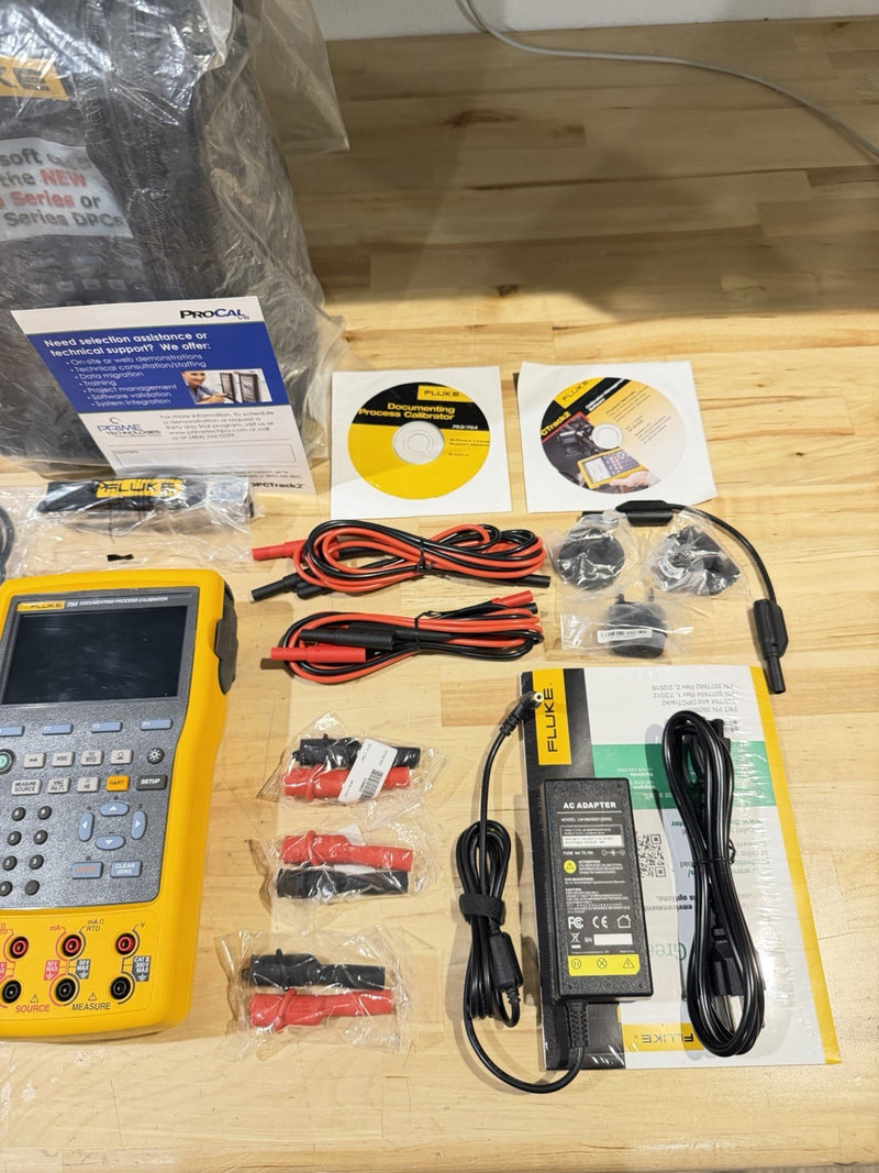 FLUKE 754 DOCUMENTING PROCESS CALIBRATOR W/ ACCESSORIES (NEW) FREE SHIPPING