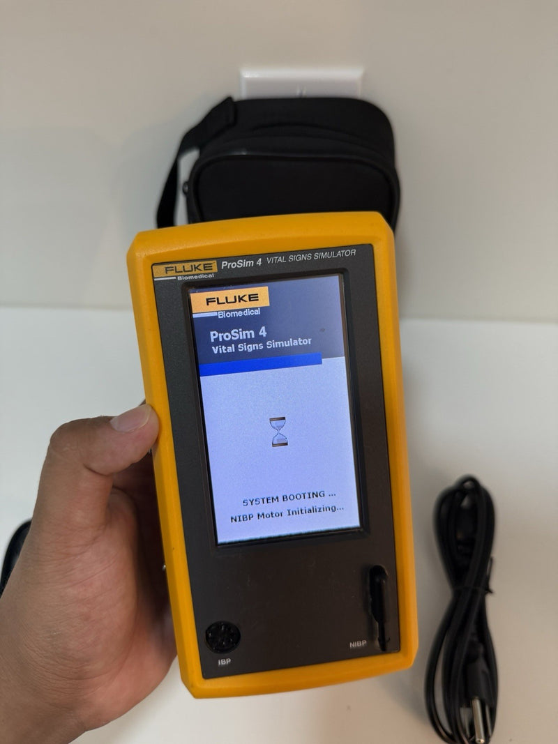 FLUKE PROSIM 4 VITAL SIGNS & ECG SIMULATOR WITH BAG & CHARGER TESTED