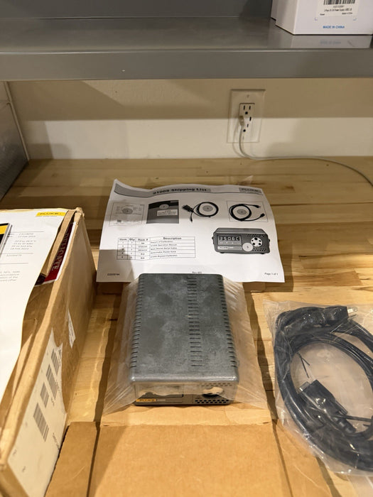 FLUKE CALIBRATION 9100S DRY WELL TEMPERATURE CALIBRATOR
