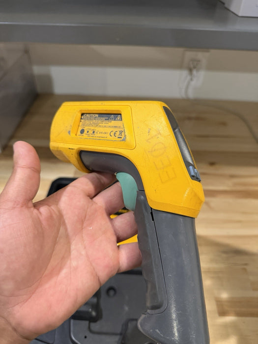 FLUKE 568 IR THERMOMETER WITH CASE TESTED