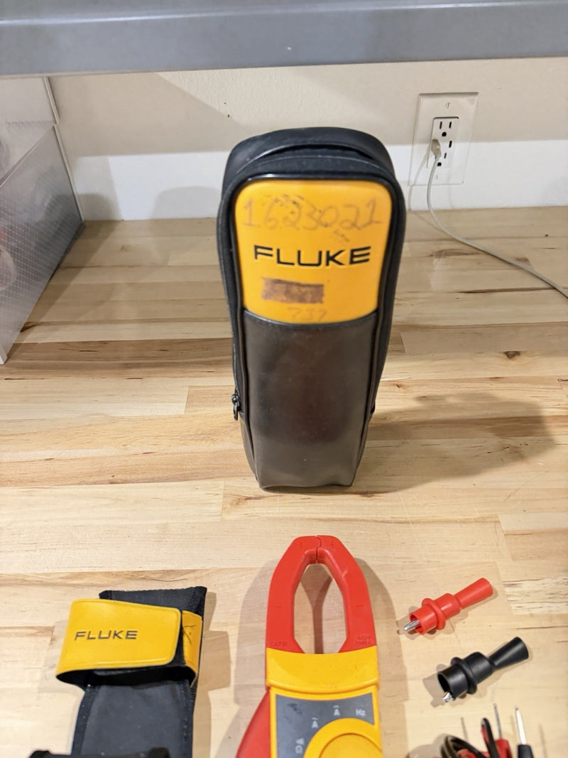 FLUKE 337 TRUE RMS AC/DC CLAMP METER WITH LEADS & BAG