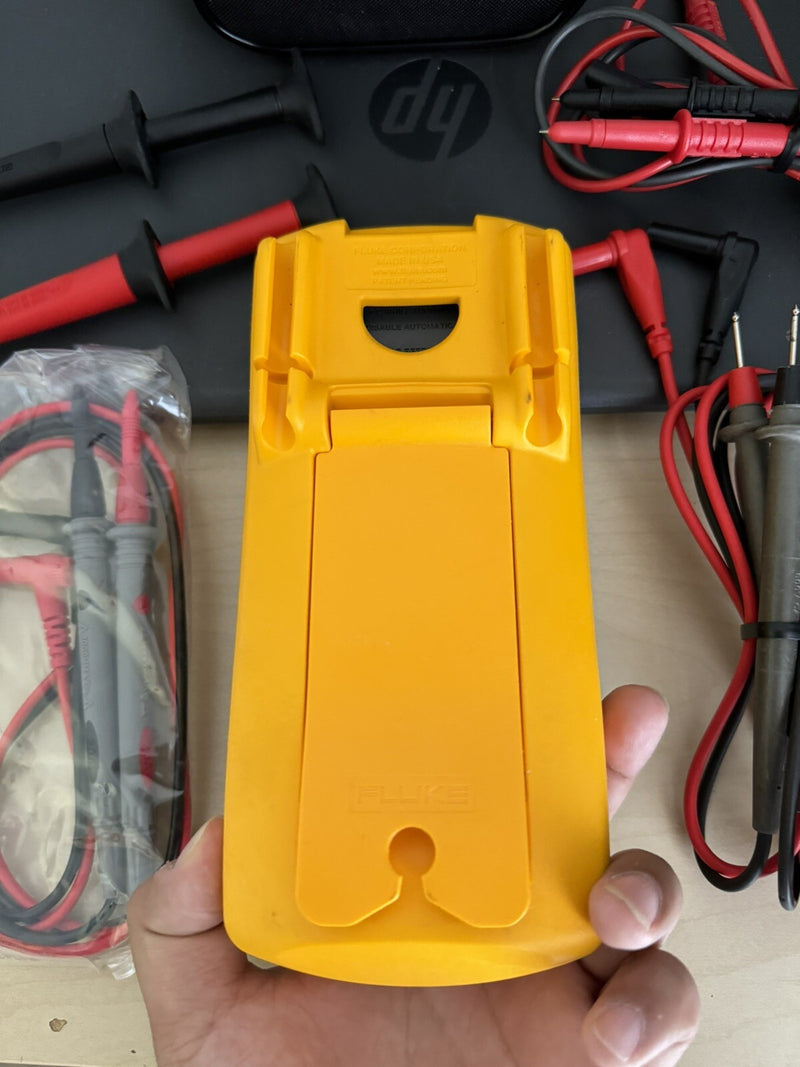 FLUKE 787 PROCESS METER WITH ACCESSORIES & BAG USED