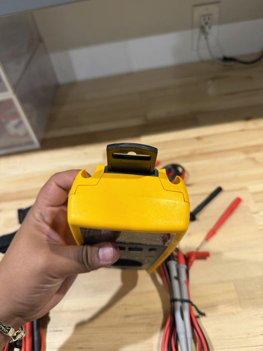 FLUKE 233 REMOTE DISPLAY AUTOMOTIVE DIGITAL  MULTIMETER KIT (FREE SHIPPING)