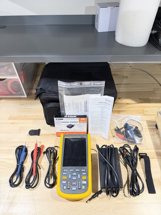 FLUKE 123B INDUSTRIAL SCOPEMETER 20MHZ W/ ACCESSORIES & BAG - FREE SHIPPING