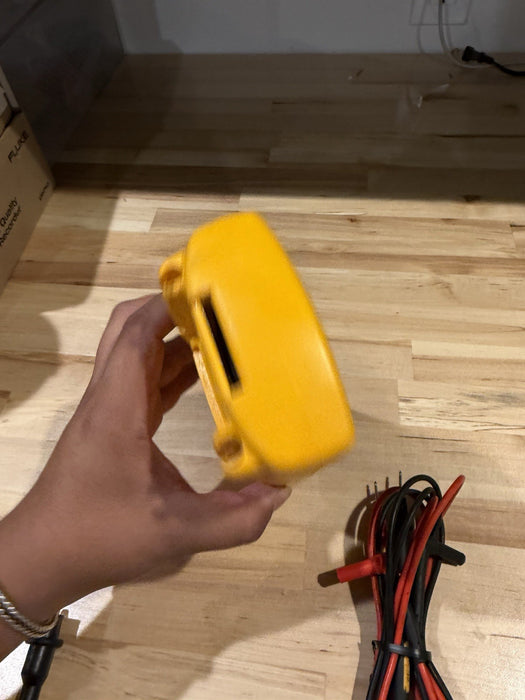 FLUKE 88V AUTOMOTIVE MULTIMETER W/ LEADS & CLIPS - SHIPS FREE (TESTED)