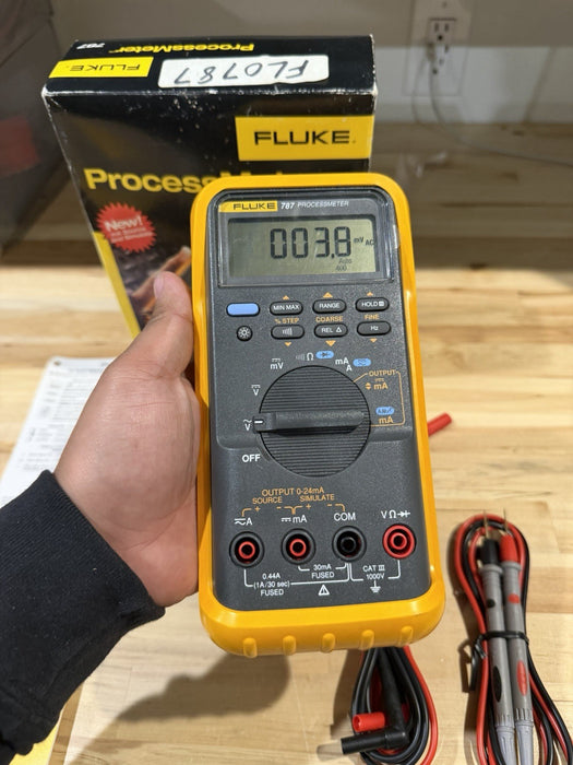 FLUKE 787 PROCESSMETER (NEW FACTORY SEALED) SHIPS FAST - FREE SHIPPING (RARE)