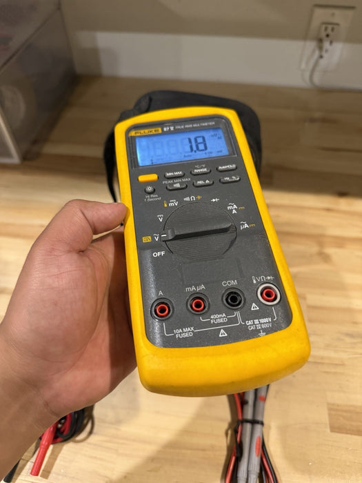 FLUKE 87V TRUE RMS MULTIMETER KIT W/ LEADS (TESTED) SHIPS FAST
