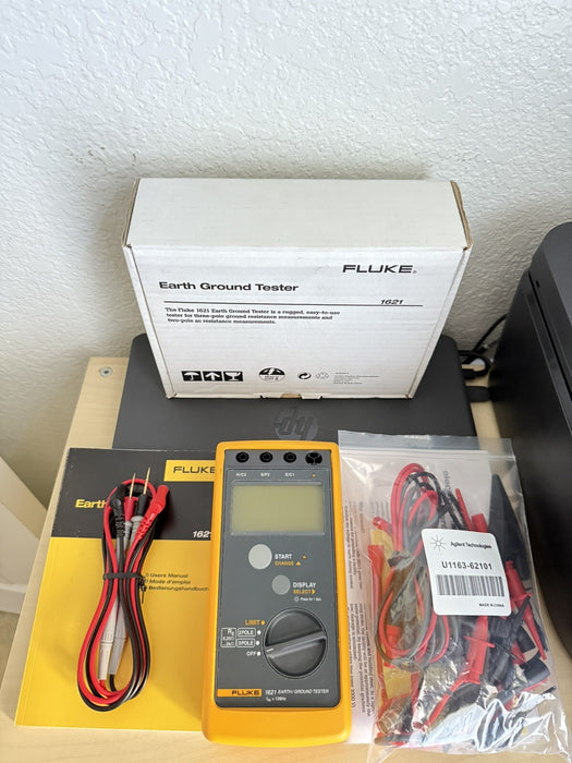 FLUKE 1621 EARTH GROUND TESTER WITH LEADS & ACCESSORIES TESTED