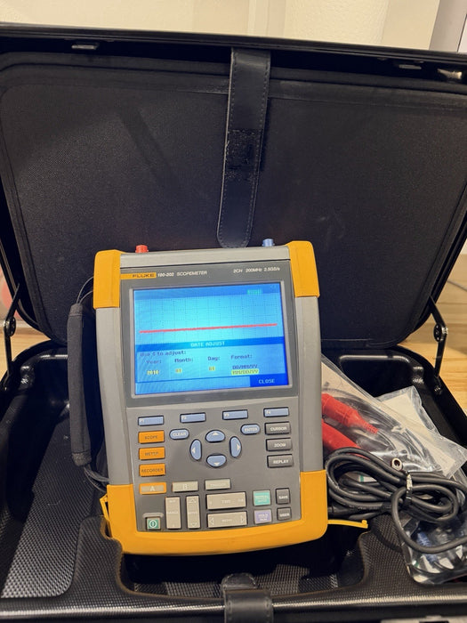 FLUKE 190-202 SCOPEMETER 2CH 200MHZ 2.5GS/S W/ ACCESSORIES (TESTED) SHIPS FREE