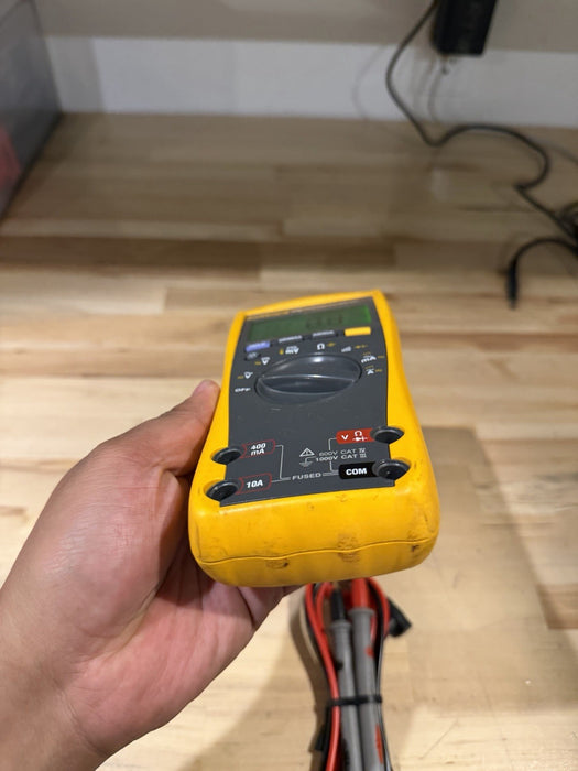FLUKE 179 MULTIMETER WITH LEADS & CLIPS