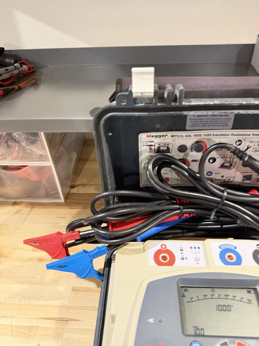 MEGGER MIT1525 15 KV HIGH VOLTAGE INSULATION RESISTANCE TESTER W/ CABLES -TESTED