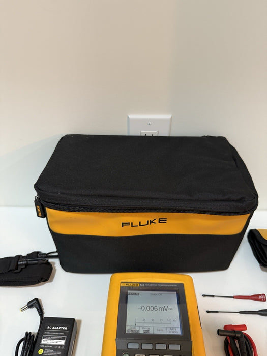 FLUKE 744 PROCESS CALIBRATOR W/ NEW LEAD SET & BAG (TESTED) SHIPS FAST
