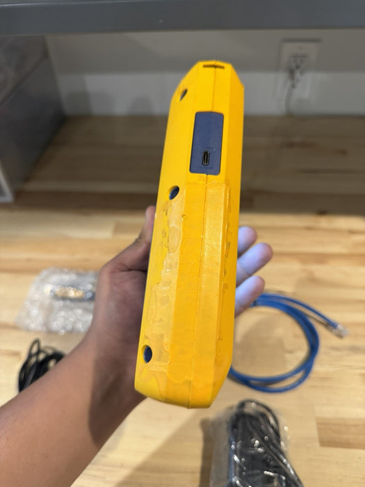 FLUKE NETWORKS LIQ-100 LINKIQ CABLE & NETWORK TESTER W ACCESSORIES