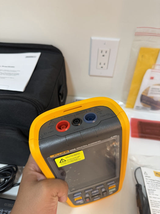 FLUKE 125B INDUSTRIAL SCOPEMETER 40MHZ(NEW FACTORY SEALED) FREE SHIPPING MFD2025