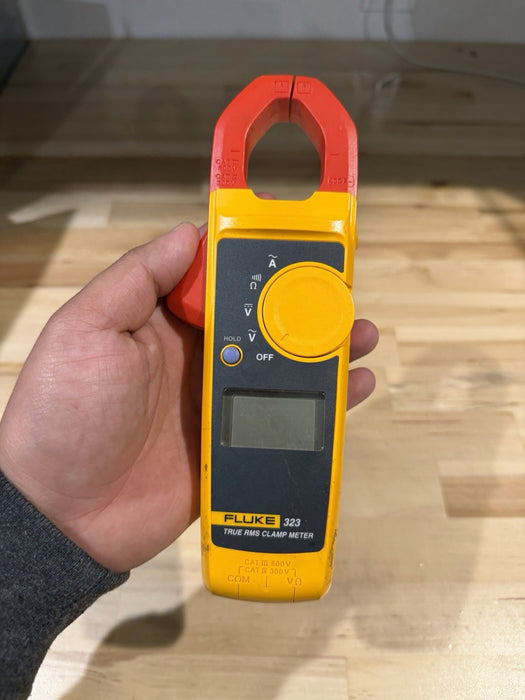FLUKE 323 TRUE RMS CLAMP METER (PARTS ONLY) FOR PARTS - SHIPS FAST