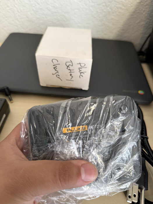 FLUKE BC7217 BATTERY CHARGER FOR BP72XX FLUKE 744, 743B, 741B, 702, 701 USA MADE