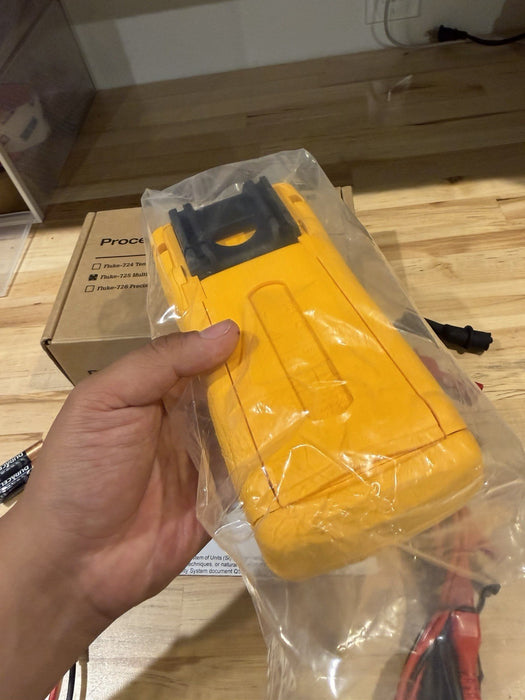 FLUKE 725 MULTIFUNCTION PROCESS CALIBRATOR NEW