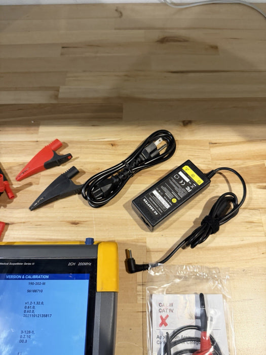 FLUKE 190M-2 MEDICAL SCOPEMETER SERIES III 2CH 200MHZ W/ ACCESSORIES (TESTED)