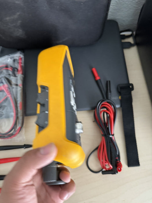 FLUKE 718 100G -12 TO 100PSI HAND PUMP PRESSURE VACUUM CALIBRATOR