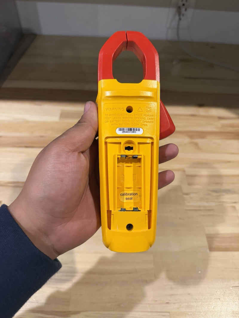 FLUKE 323 TRUE RMS CLAMP METER FOR PARTS