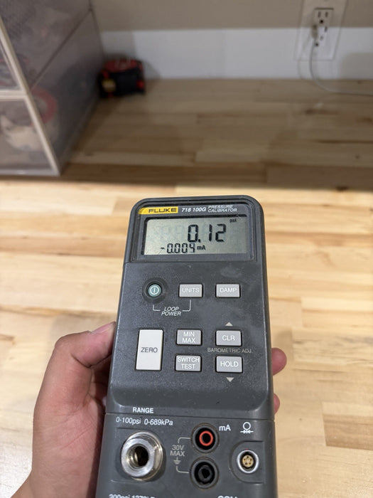 FLUKE 718 100G PRESSURE CALIBRATOR (FREE SHIPPING) TESTED