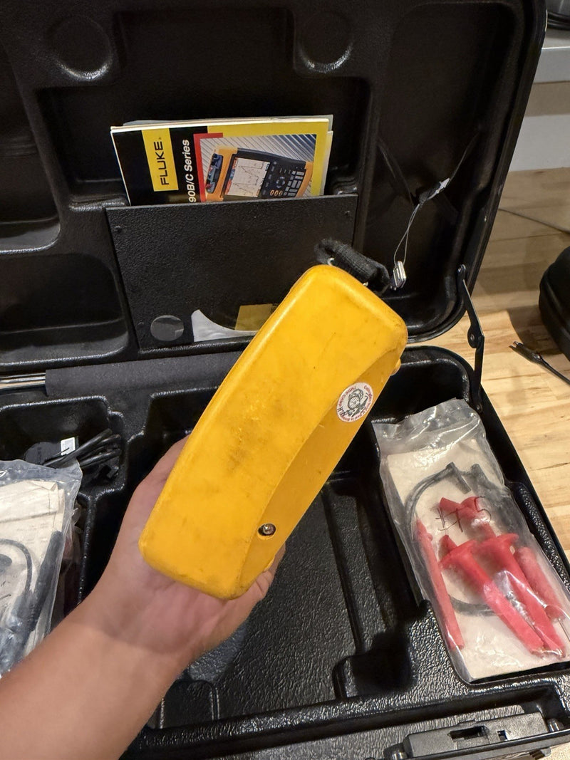 FLIKE 199C 200MHZ 2.5GS/s SCOPEMETER COLOR WITH ACCESSORIES
