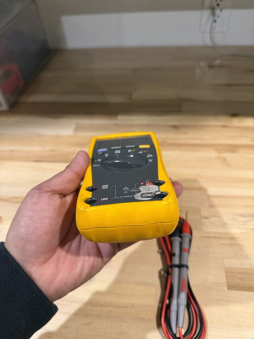 FLUKE 77-IV MULTIMETER W / LEAD SET & CLIPS - SHIPS FAST (TESTED)