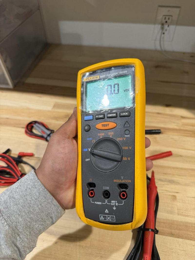 FLUKE 1507 INSULATION MULTIMETER WITH LEADS & CLIPS