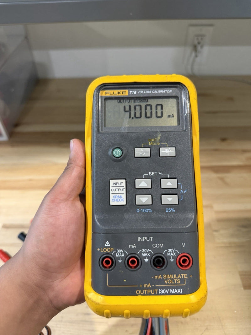 FLUKE 715 VOLT/MA CALIBRATOR WITH LEADS & CLIPS TESTED