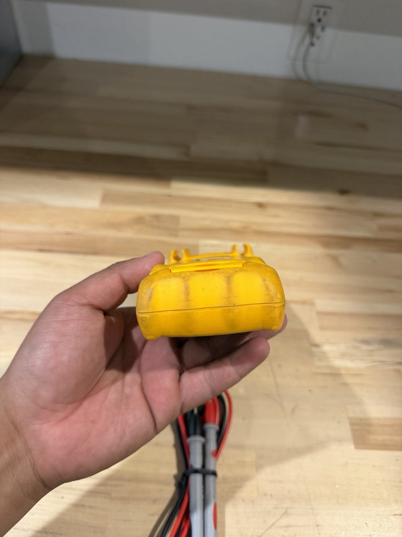 FLUKE 179 MULTIMETER WITH LEADS & CLIPS
