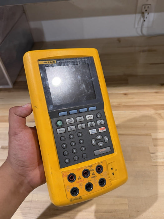 FLUKE 744 DOCUMENTING PRCESS CALIBRATOR (PARTS ONLY) FOR PARTS - DOESN’T WORK