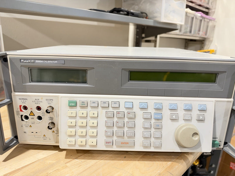 FLUKE 5500A MULTI-FUNCTION CALIBRATOR (TESTED) FREE SHIPPING