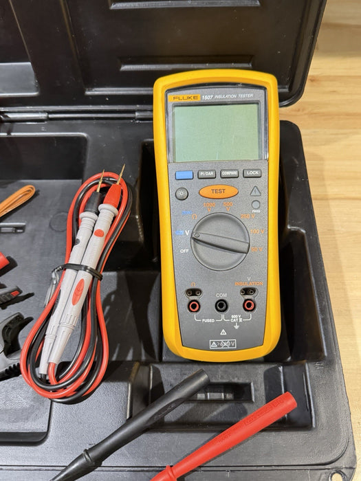 FLUKE 1507 INSULATION MULTIMETER WITH LEADS & CLIPS